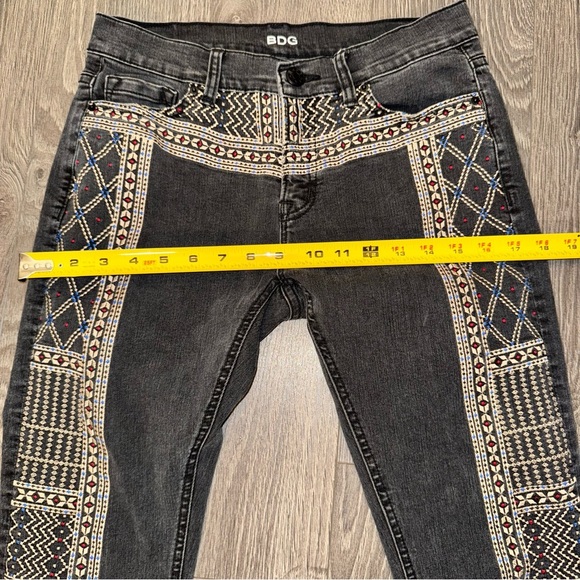 BDG Women’s black Embroidered Mid-Rise Twig Ankle Jeans - Picture 12 of 12